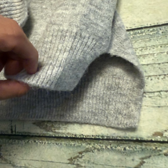 Wallpapher soft gray with pink and white hearts sweater. L - Picture 8 of 8